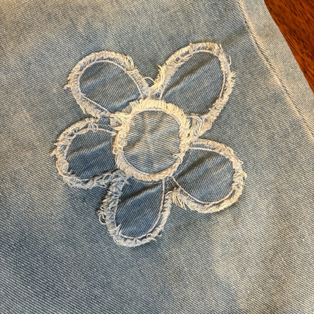 Denim Floral Appliquéd Jeans Raw Hem - Picture 4 of 12